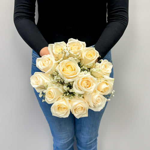 SAME DAY DELIVERY: 12 WHITE ROSES