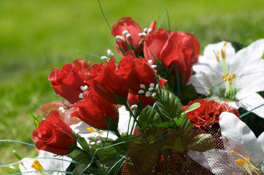 A Guide To Funeral Flowers For Family And Friends