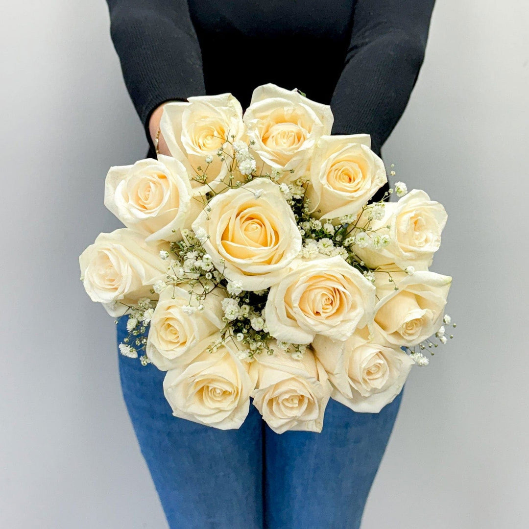 12 WHITE ROSES