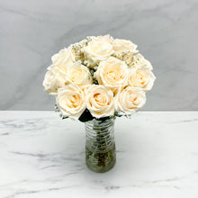 12 WHITE ROSES