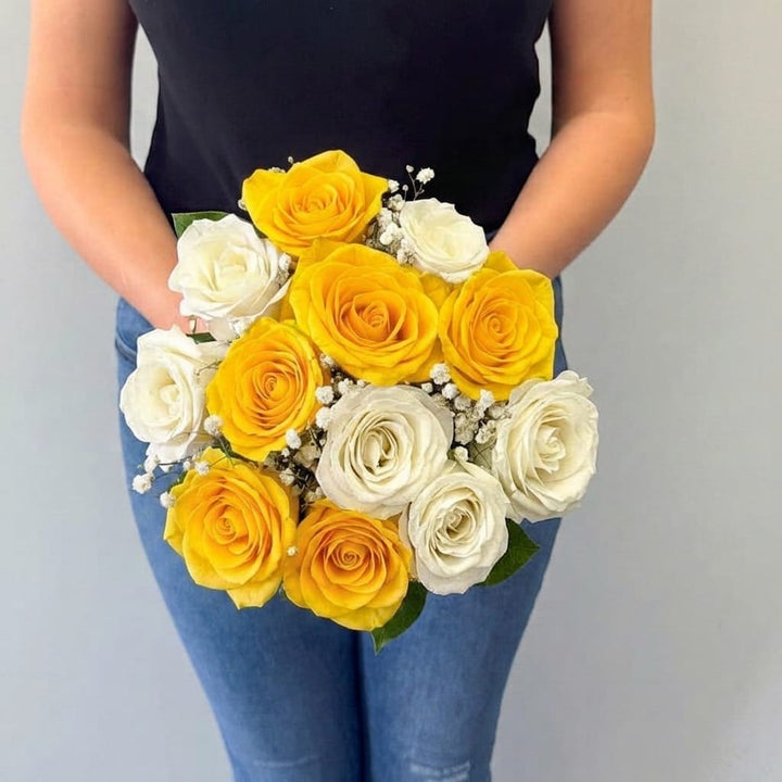 12 MIXED ROSES